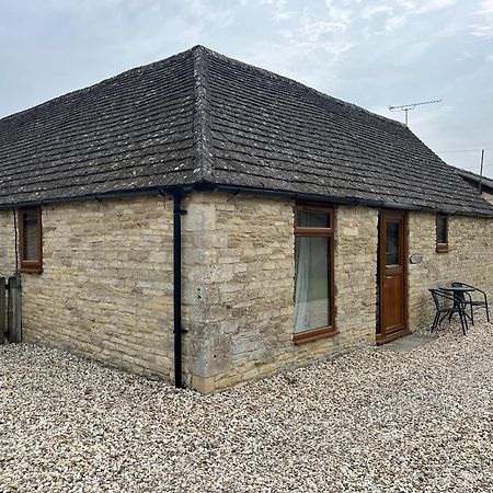 Tupenny Cottage, Old Mill Farm, Cotswold Water Park Сайърънсестър Екстериор снимка