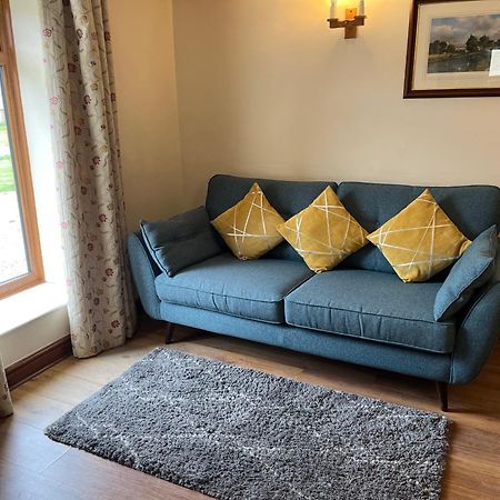 Tupenny Cottage, Old Mill Farm, Cotswold Water Park Сайърънсестър Екстериор снимка