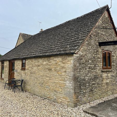 Tupenny Cottage, Old Mill Farm, Cotswold Water Park Сайърънсестър Екстериор снимка