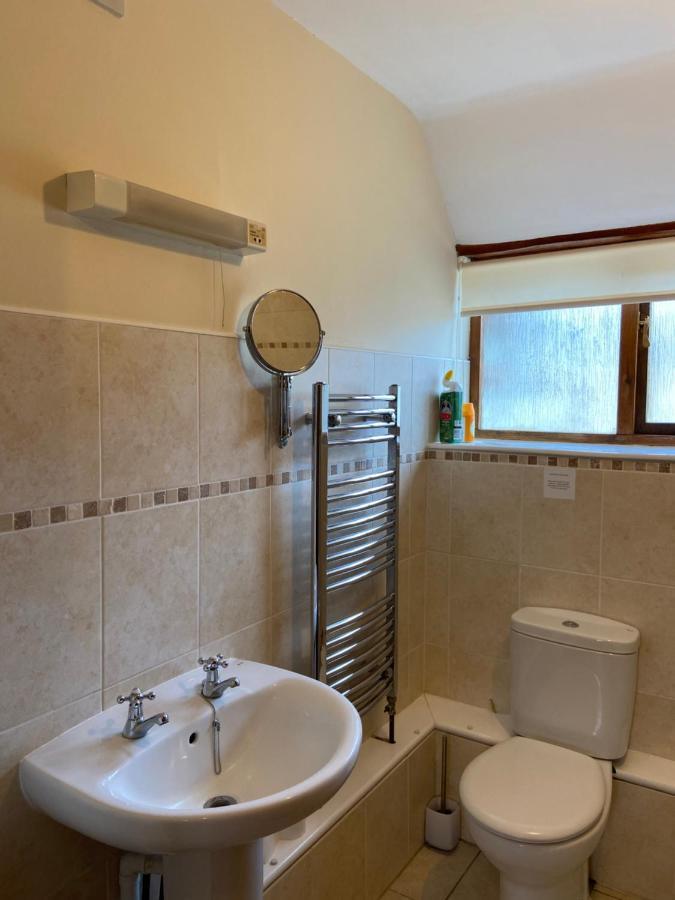 Tupenny Cottage, Old Mill Farm, Cotswold Water Park Сайърънсестър Екстериор снимка