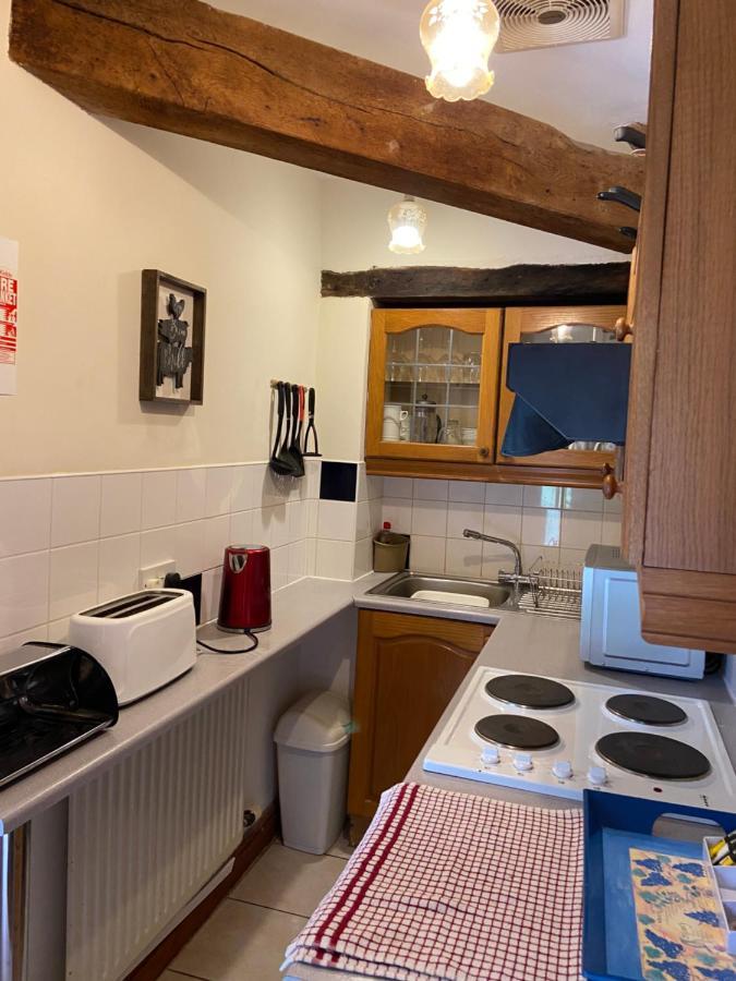Tupenny Cottage, Old Mill Farm, Cotswold Water Park Сайърънсестър Екстериор снимка