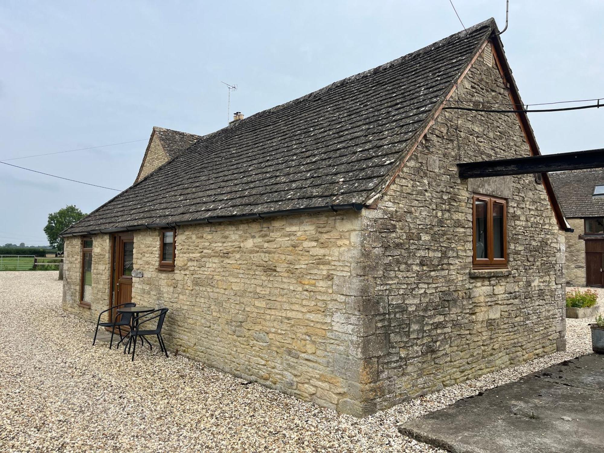 Tupenny Cottage, Old Mill Farm, Cotswold Water Park Сайърънсестър Екстериор снимка