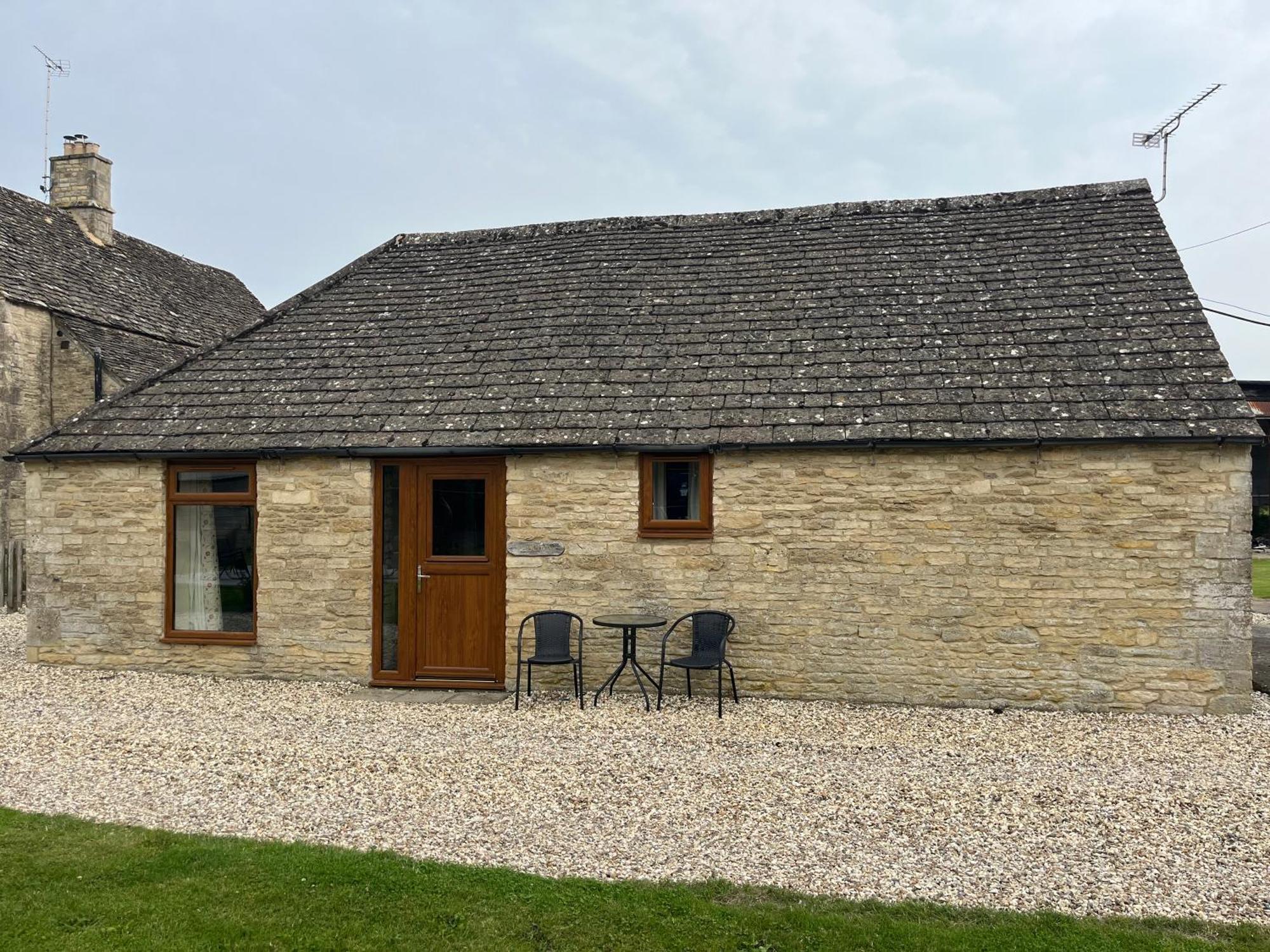 Tupenny Cottage, Old Mill Farm, Cotswold Water Park Сайърънсестър Екстериор снимка